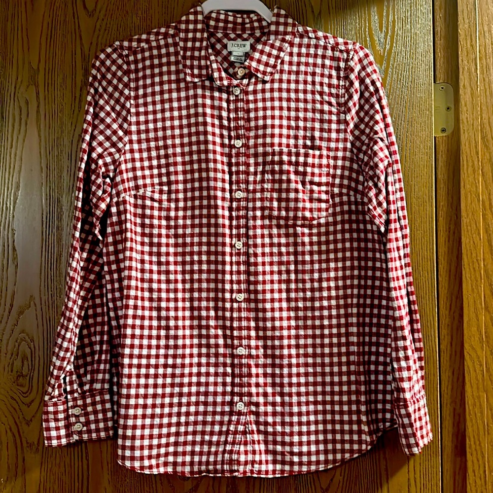 J Crew women’s medium long sleeve bottom down shirt.  Brand new